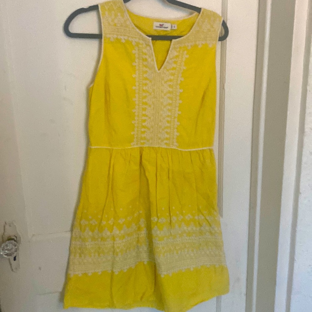 Vineyard vines , size 6, yellow dress with white detailed embroidery